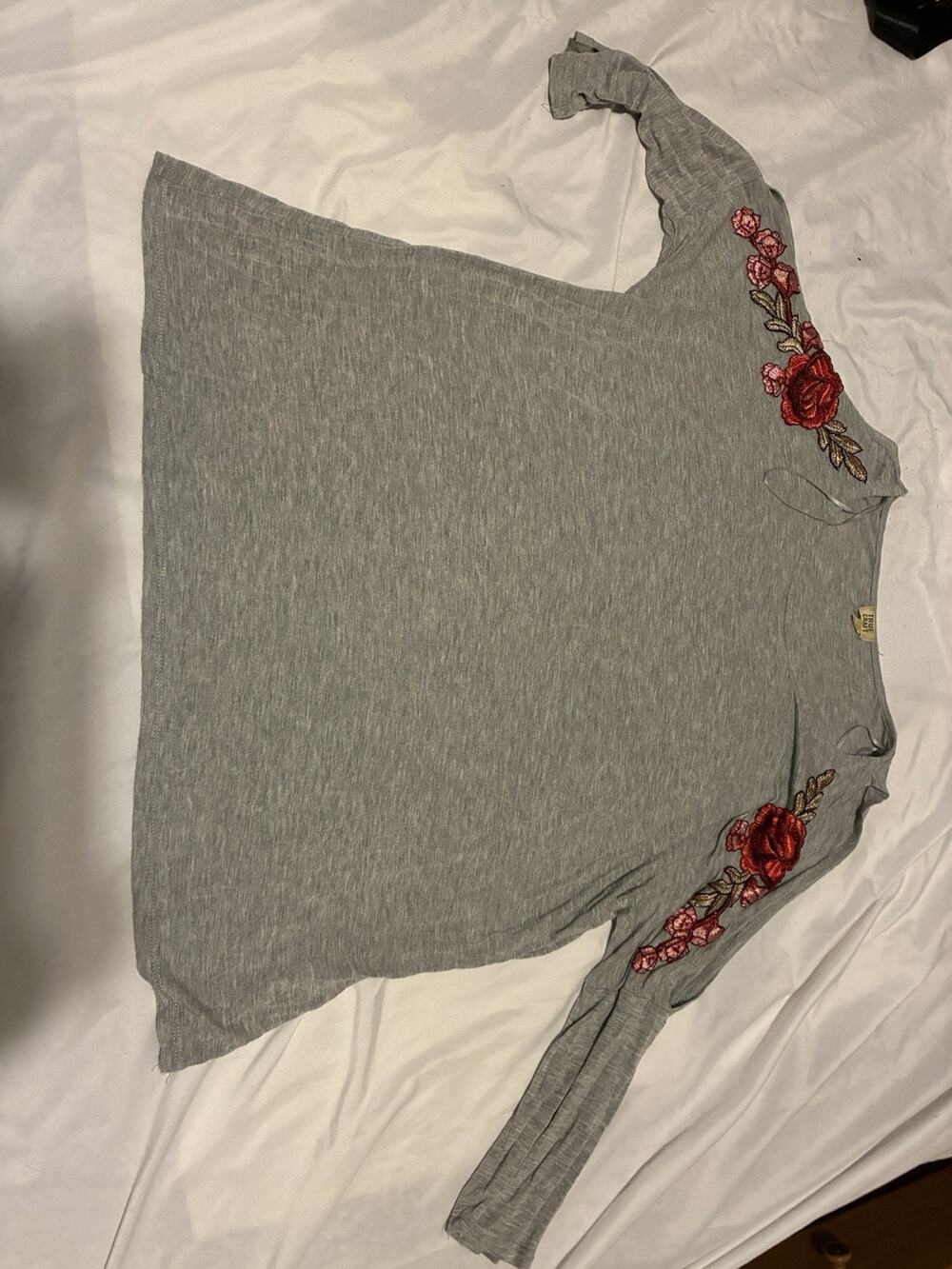 True Craft Grey Cold Shoulder Shirt With Floral Embroidery Sz Médium
